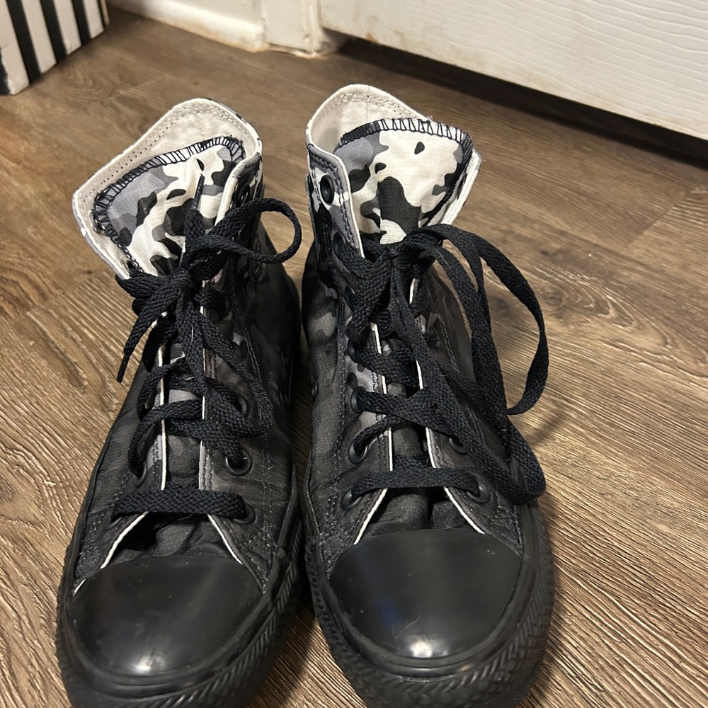 Converse High-Tops Black and Gray Camo - Picture 2 of 5